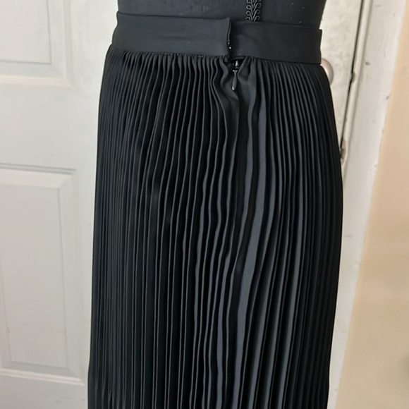 CLANE Black Pleated Midi Skirt Size XS - Picture 9 of 13